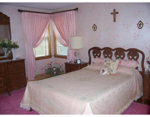 74 Kaufman Road Somerset, MA 02726 - Photo 8 of 12 a bedroom with a bed and a potted plant