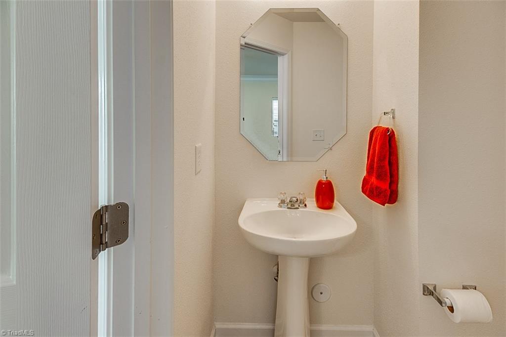 895 Hedgepath Terrace High Point, NC 27265 - Photo 11 of 25 Gallery Image 11