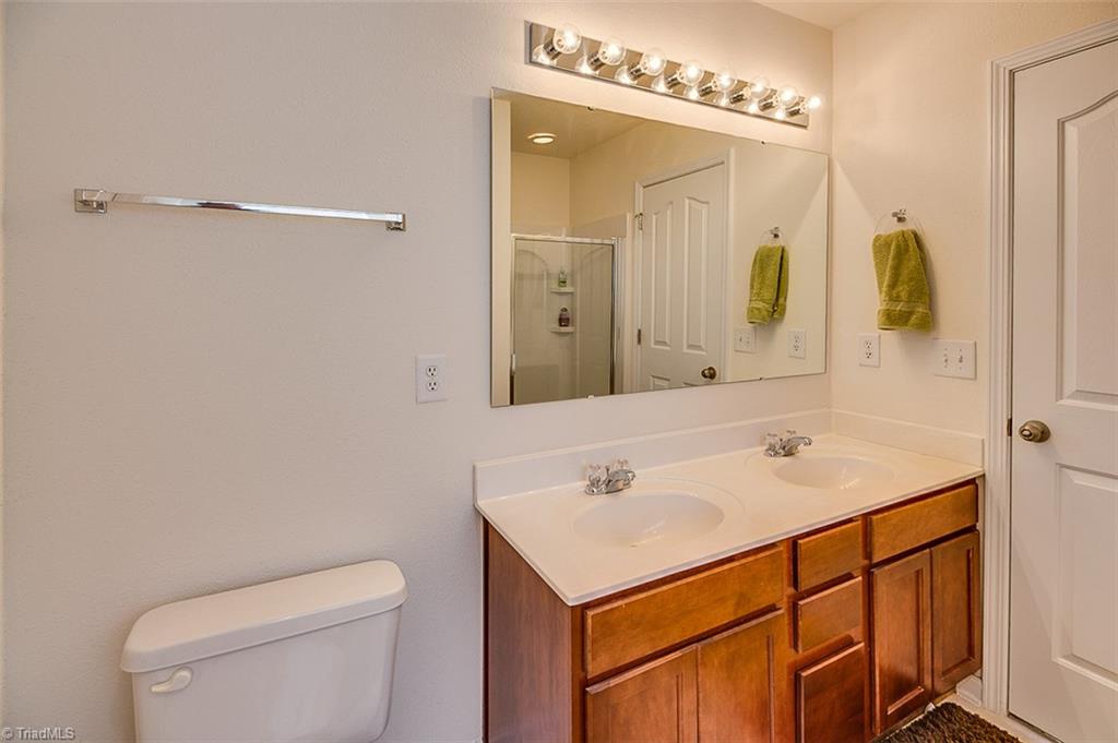895 Hedgepath Terrace High Point, NC 27265 - Photo 14 of 25 Gallery Image 14