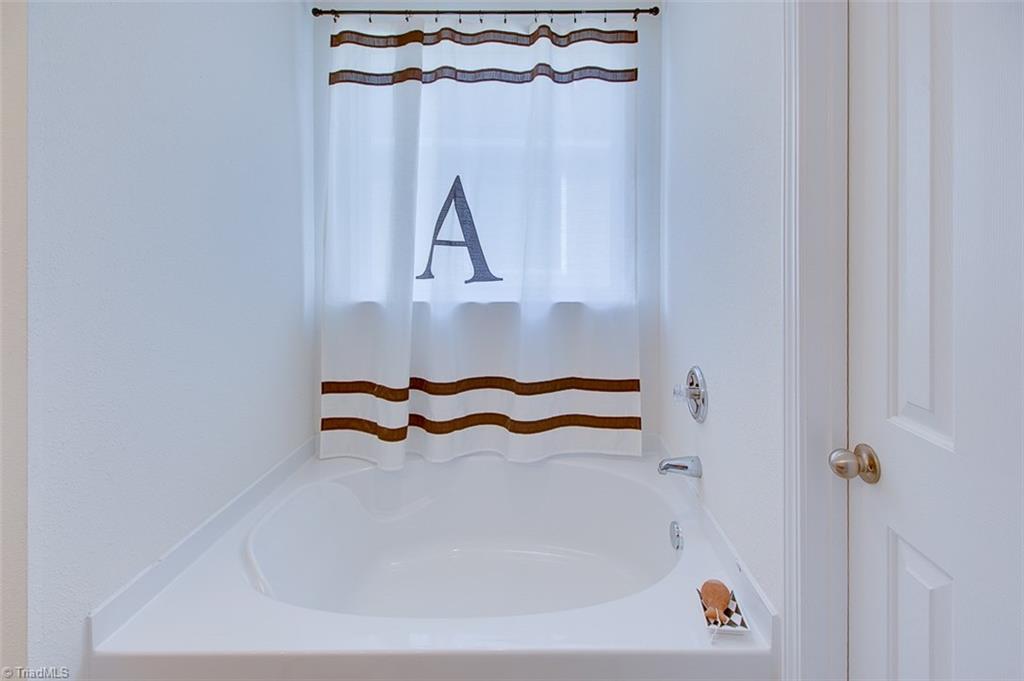 895 Hedgepath Terrace High Point, NC 27265 - Photo 15 of 25 Gallery Image 15