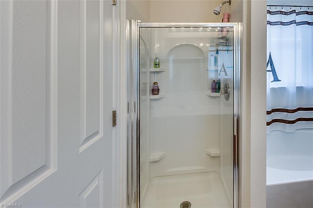 895 Hedgepath Terrace High Point, NC 27265 - Photo 16 of 25 Gallery Image 16