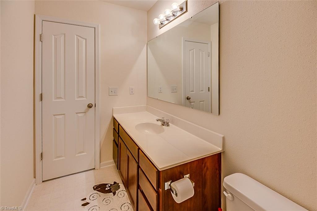 895 Hedgepath Terrace High Point, NC 27265 - Photo 20 of 25 Gallery Image 20