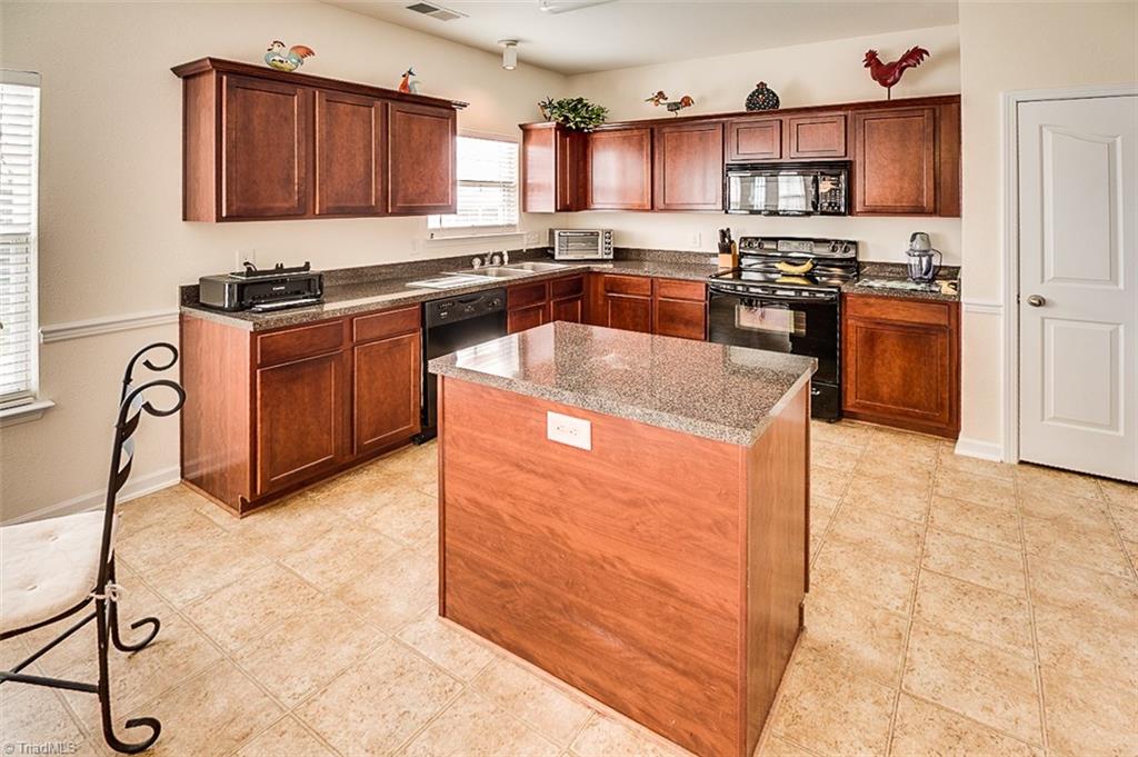 895 Hedgepath Terrace High Point, NC 27265 - Photo 8 of 25 Gallery Image 8