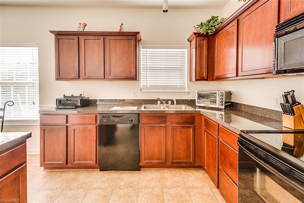895 Hedgepath Terrace High Point, NC 27265 - Photo 9 of 25 Gallery Image 9