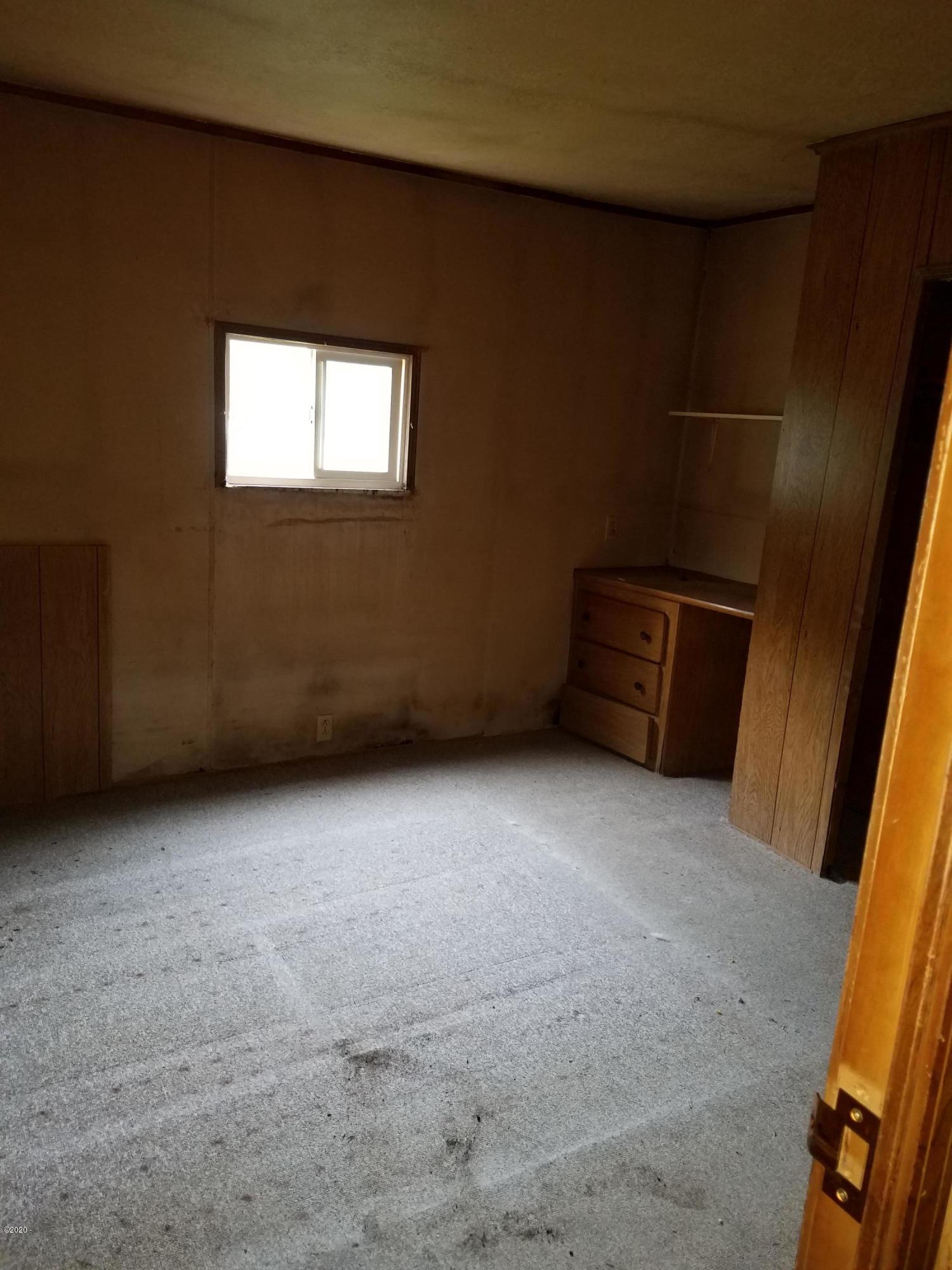 918 North River Bend Road Otis, OR 97368 - Photo 10 of 17 bedroom