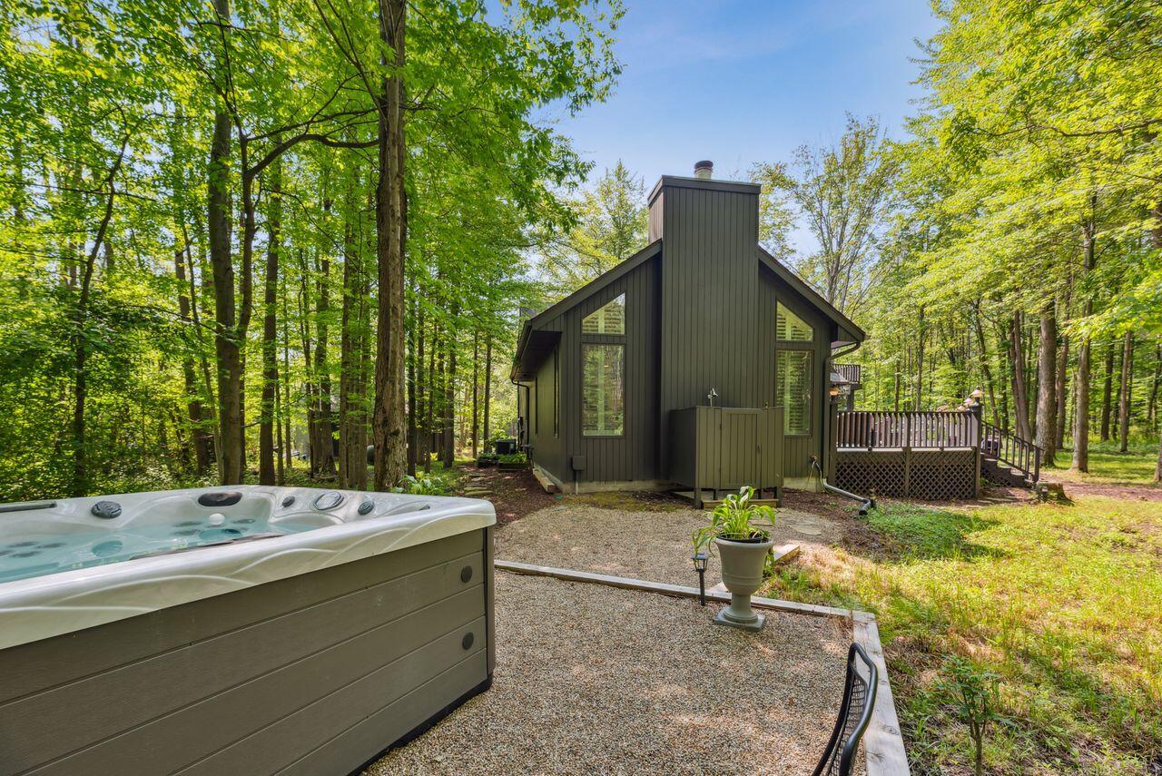 13986 Prairie Road Three Oaks, MI 49128 - Photo 23 of 33 25_Exterior