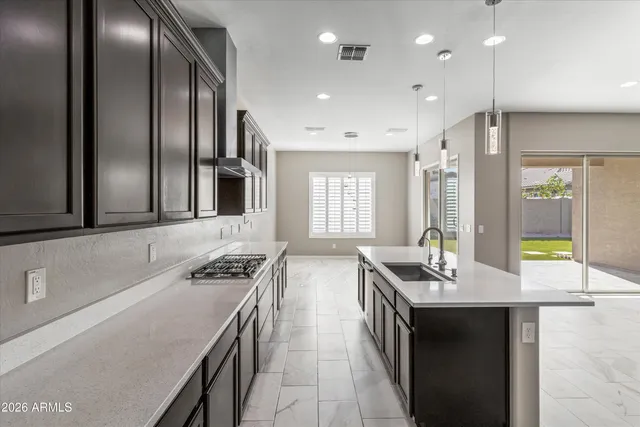 $829,900 | 1073 East Holland Park Drive, Gilbert, AZ 85297