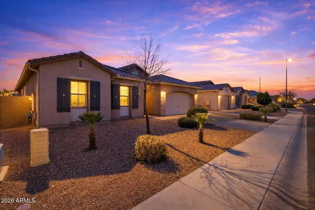 $829,900 | 1073 East Holland Park Drive, Gilbert, AZ 85297