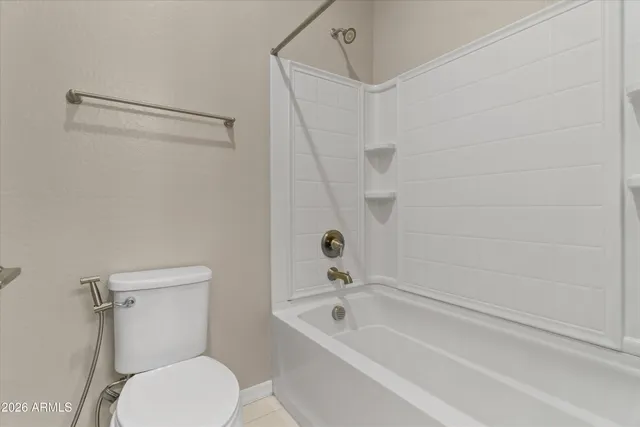 $829,900 | 1073 East Holland Park Drive, Gilbert, AZ 85297