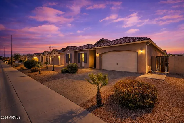 $829,900 | 1073 East Holland Park Drive, Gilbert, AZ 85297