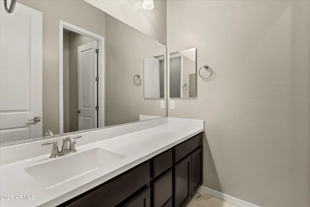 $829,900 | 1073 East Holland Park Drive, Gilbert, AZ 85297