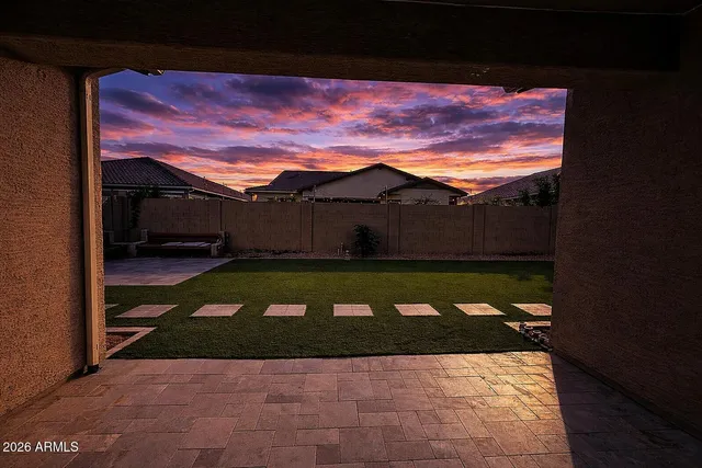 $829,900 | 1073 East Holland Park Drive, Gilbert, AZ 85297