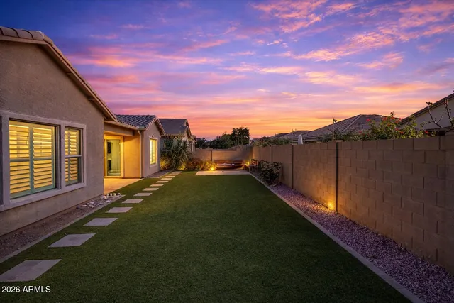 $829,900 | 1073 East Holland Park Drive, Gilbert, AZ 85297