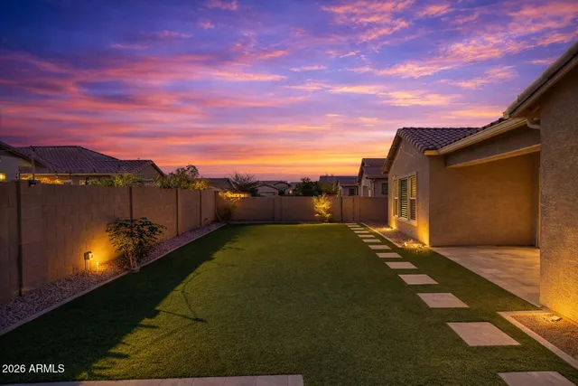 $829,900 | 1073 East Holland Park Drive, Gilbert, AZ 85297