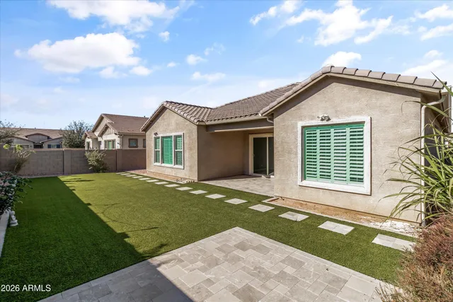 $829,900 | 1073 East Holland Park Drive, Gilbert, AZ 85297