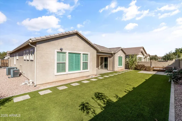 $829,900 | 1073 East Holland Park Drive, Gilbert, AZ 85297