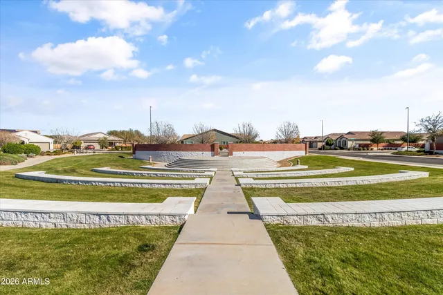 $829,900 | 1073 East Holland Park Drive, Gilbert, AZ 85297