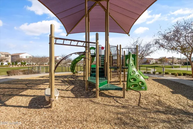 $829,900 | 1073 East Holland Park Drive, Gilbert, AZ 85297