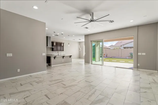 $829,900 | 1073 East Holland Park Drive, Gilbert, AZ 85297