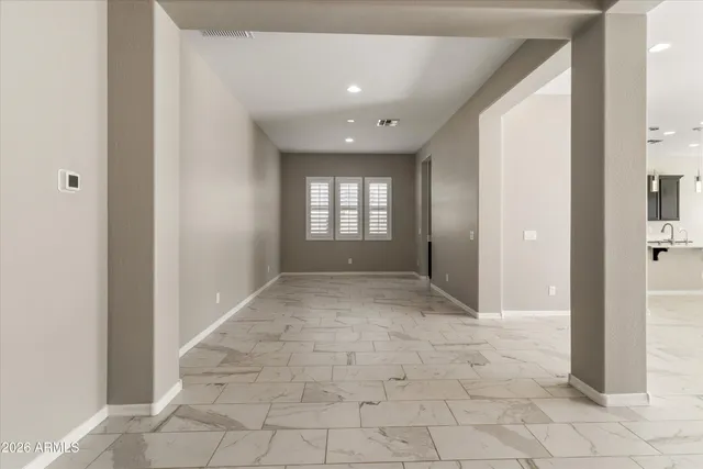 $829,900 | 1073 East Holland Park Drive, Gilbert, AZ 85297