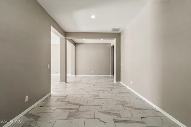 $829,900 | 1073 East Holland Park Drive, Gilbert, AZ 85297