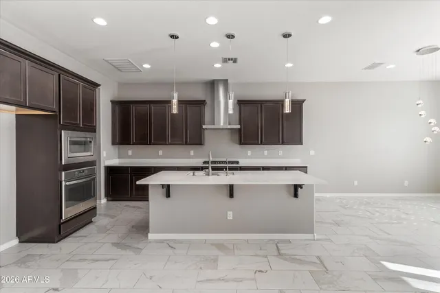 $829,900 | 1073 East Holland Park Drive, Gilbert, AZ 85297