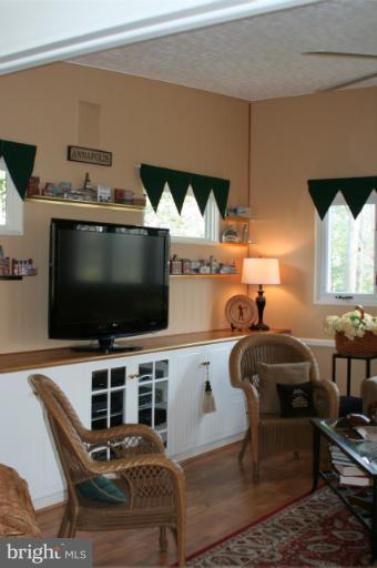 113 Edgehill Road Annapolis, MD 21405 - Photo 5 of 12 Family Room