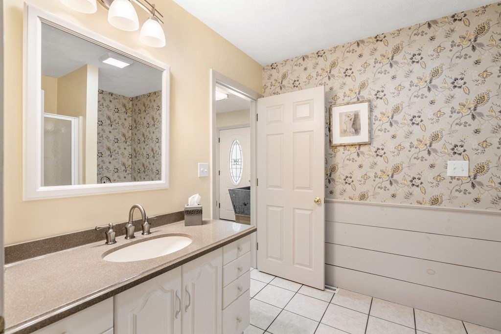 27 Maple Street Pepperell, MA 01463 - Photo 13 of 42