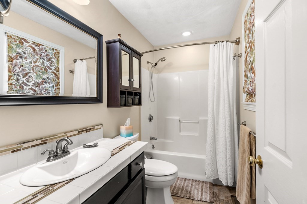 27 Maple Street Pepperell, MA 01463 - Photo 18 of 42