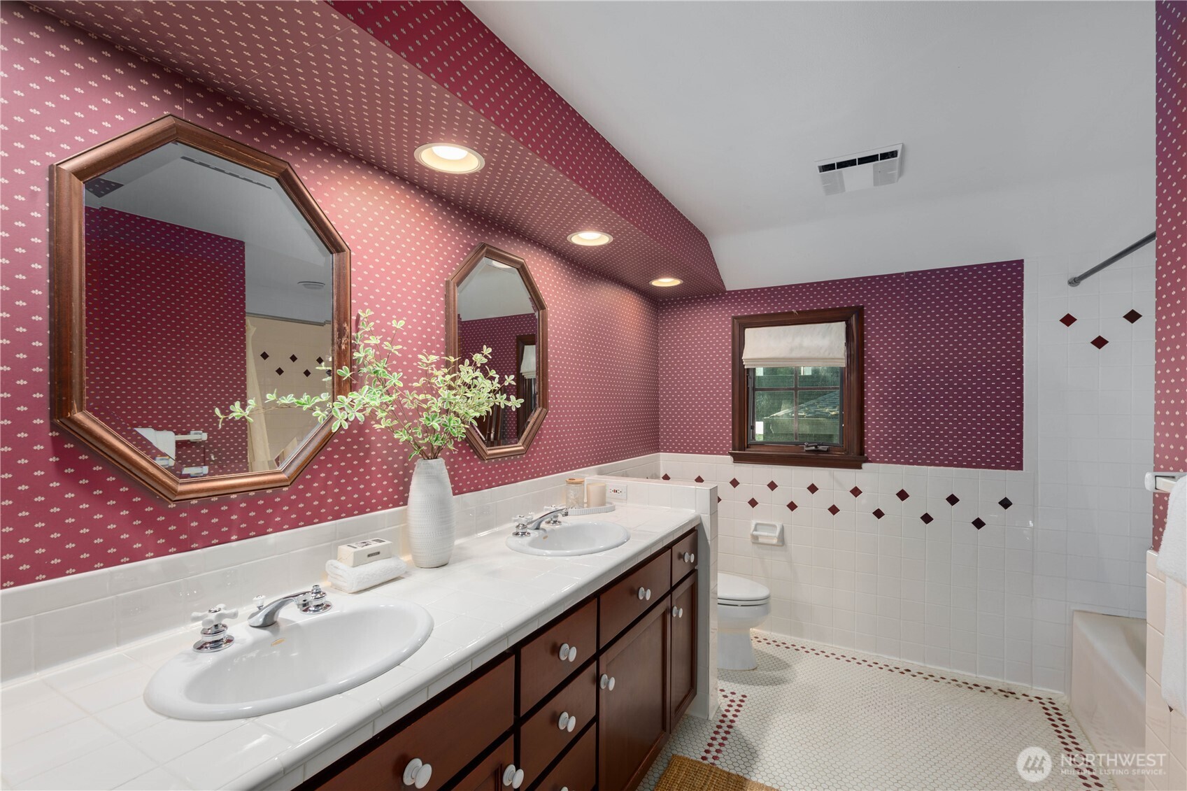 5125 Northeast Latimer Place Seattle, WA 98105 - Photo 17 of 34