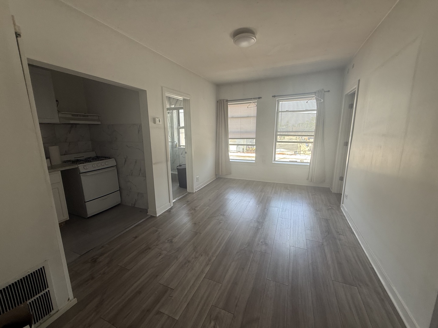 3420 West Irving Park Road, Unit 35 Chicago, IL 60618 - Photo 2 of 8