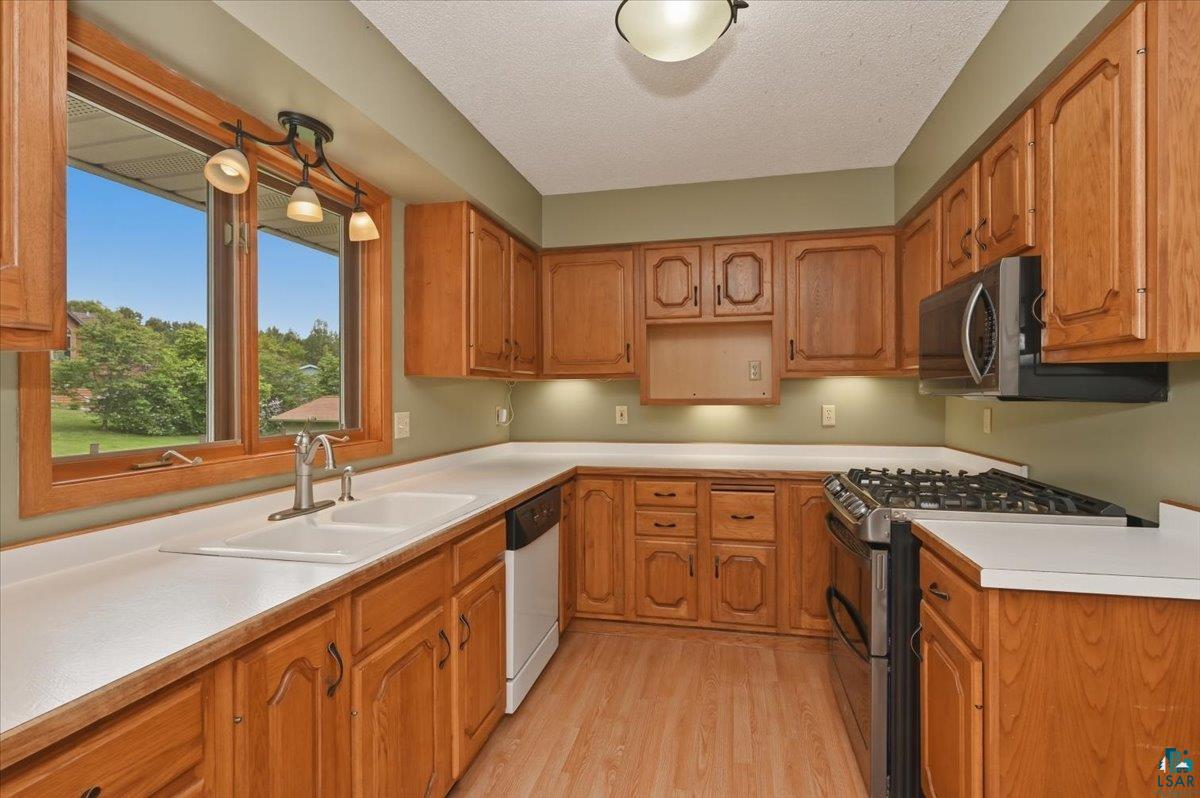 4113 Tioga Street Duluth, MN 55804 - Photo 11 of 31 Kitchen