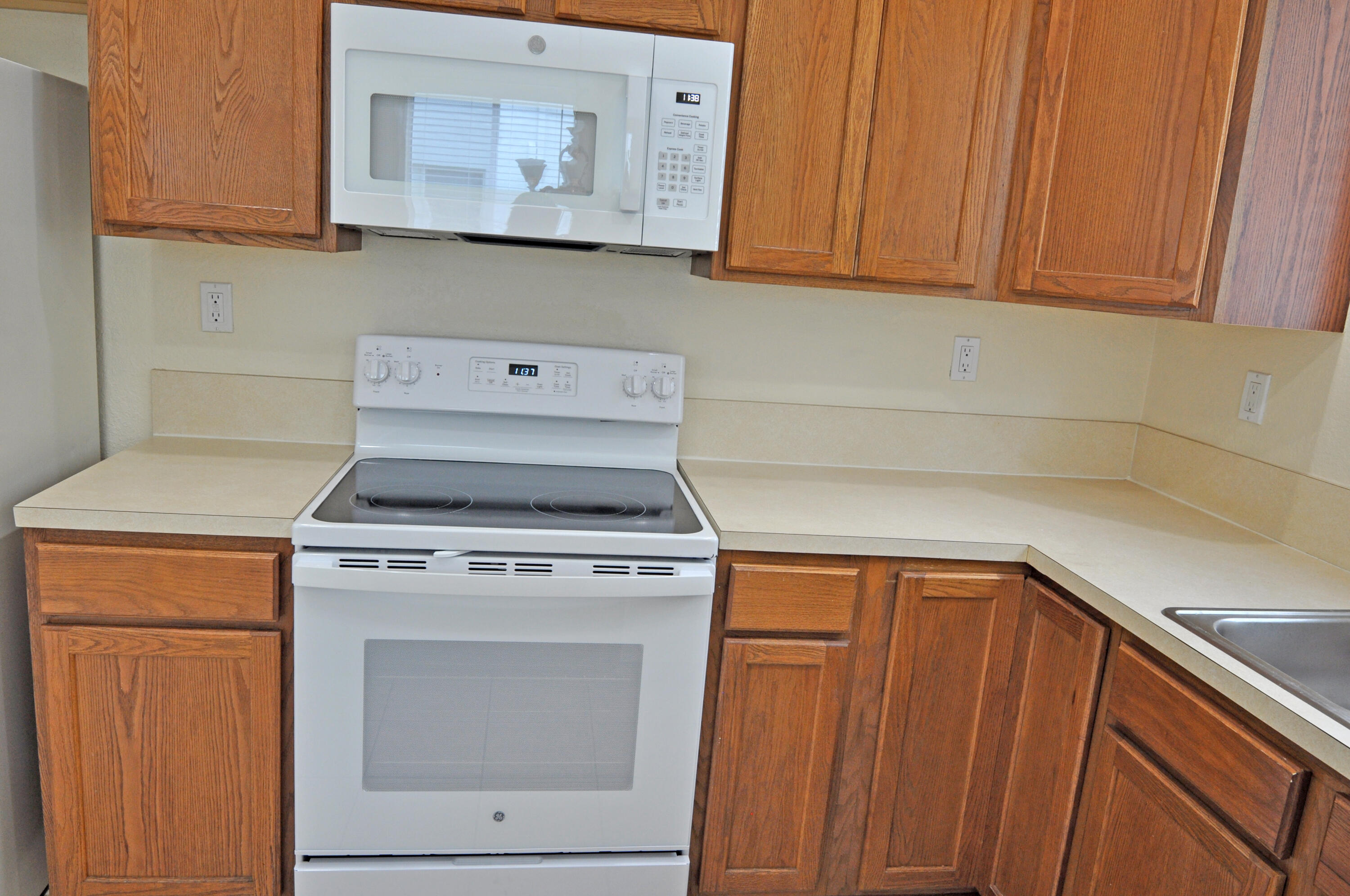 3225 Laurel Ridge Circle Riviera Beach, FL 33404 - Photo 13 of 24 DSC_0005-1