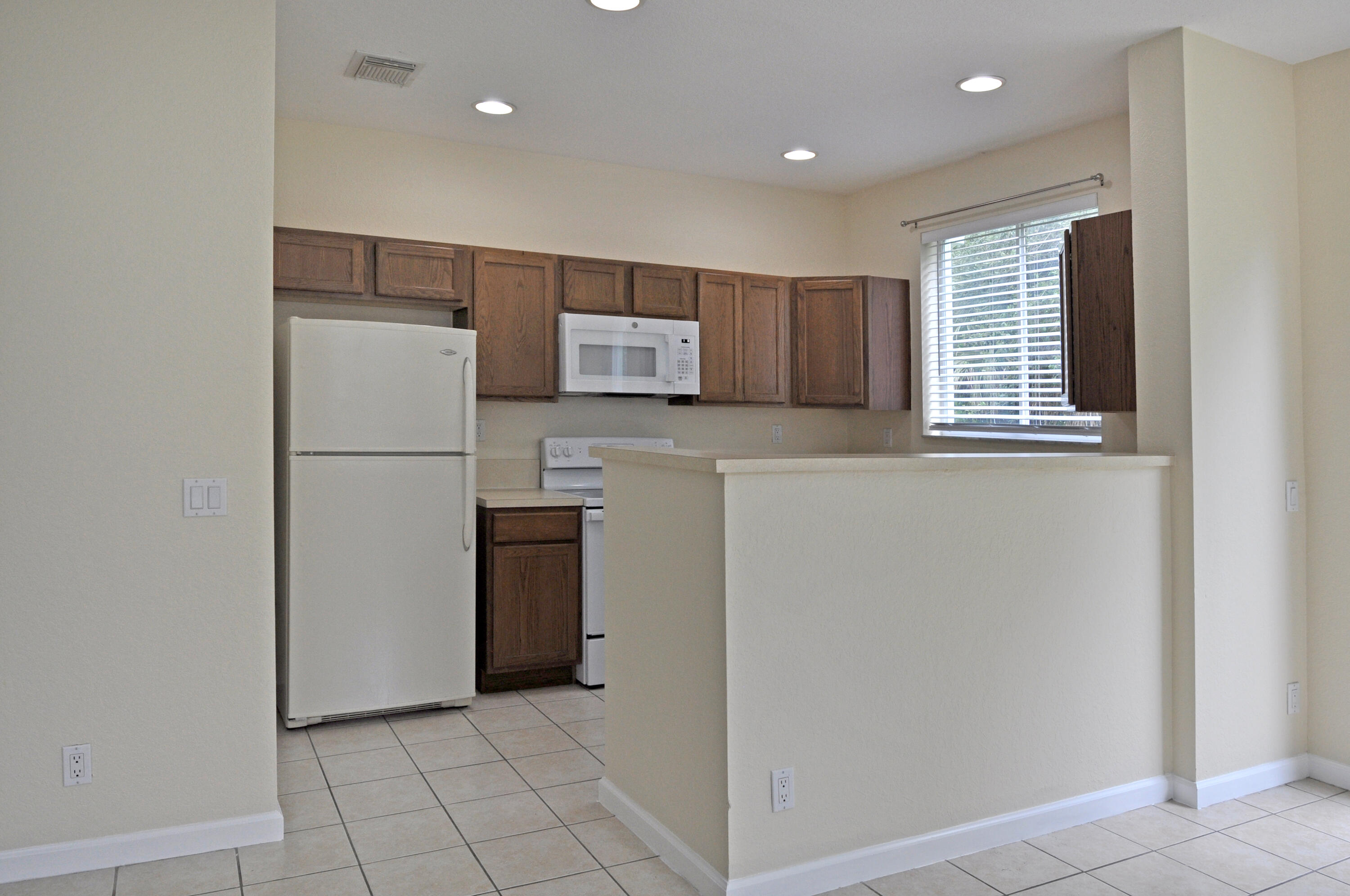 3225 Laurel Ridge Circle Riviera Beach, FL 33404 - Photo 15 of 24 DSC_0008-1
