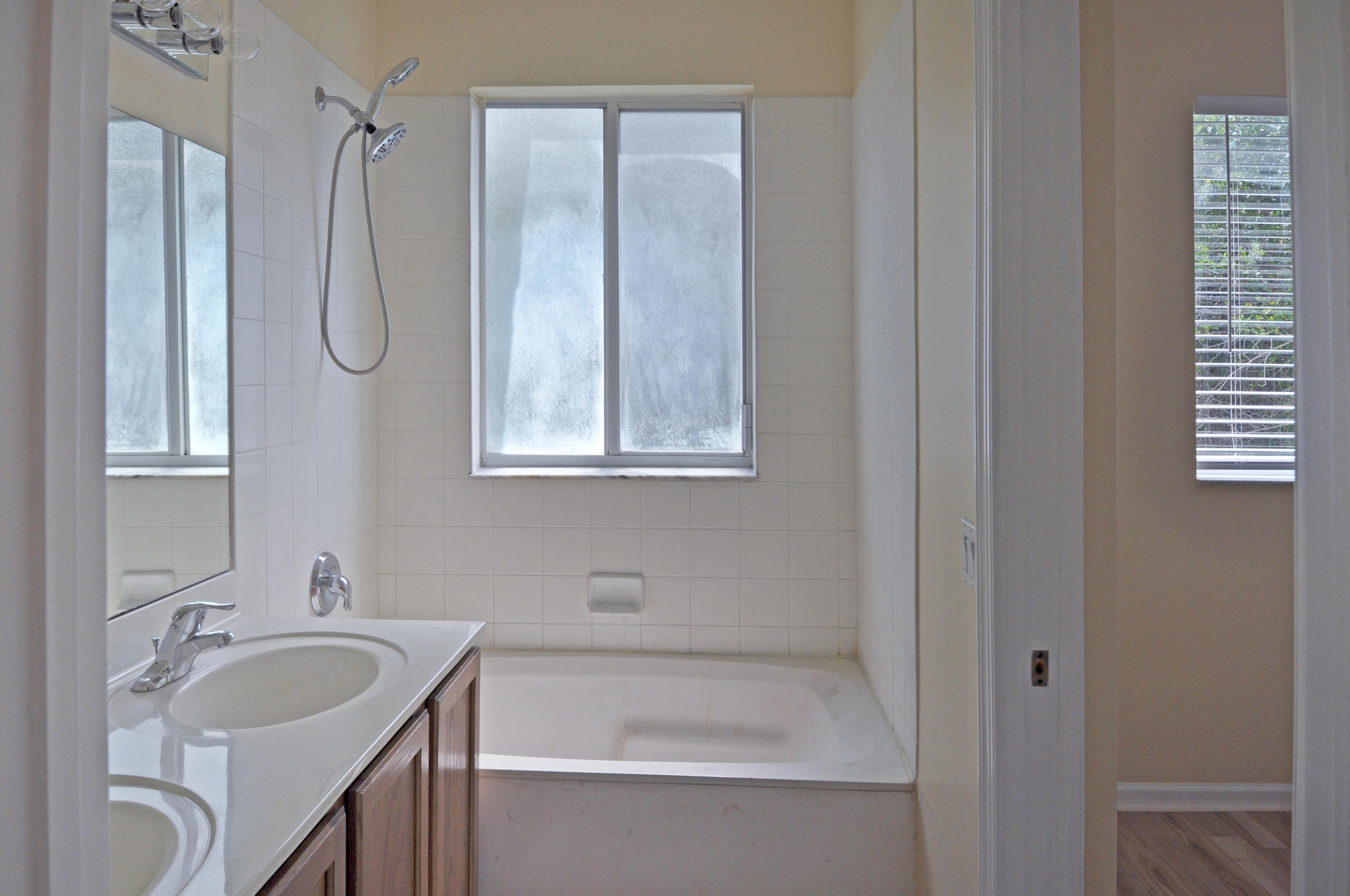 3225 Laurel Ridge Circle Riviera Beach, FL 33404 - Photo 20 of 24 DSC_0013-1