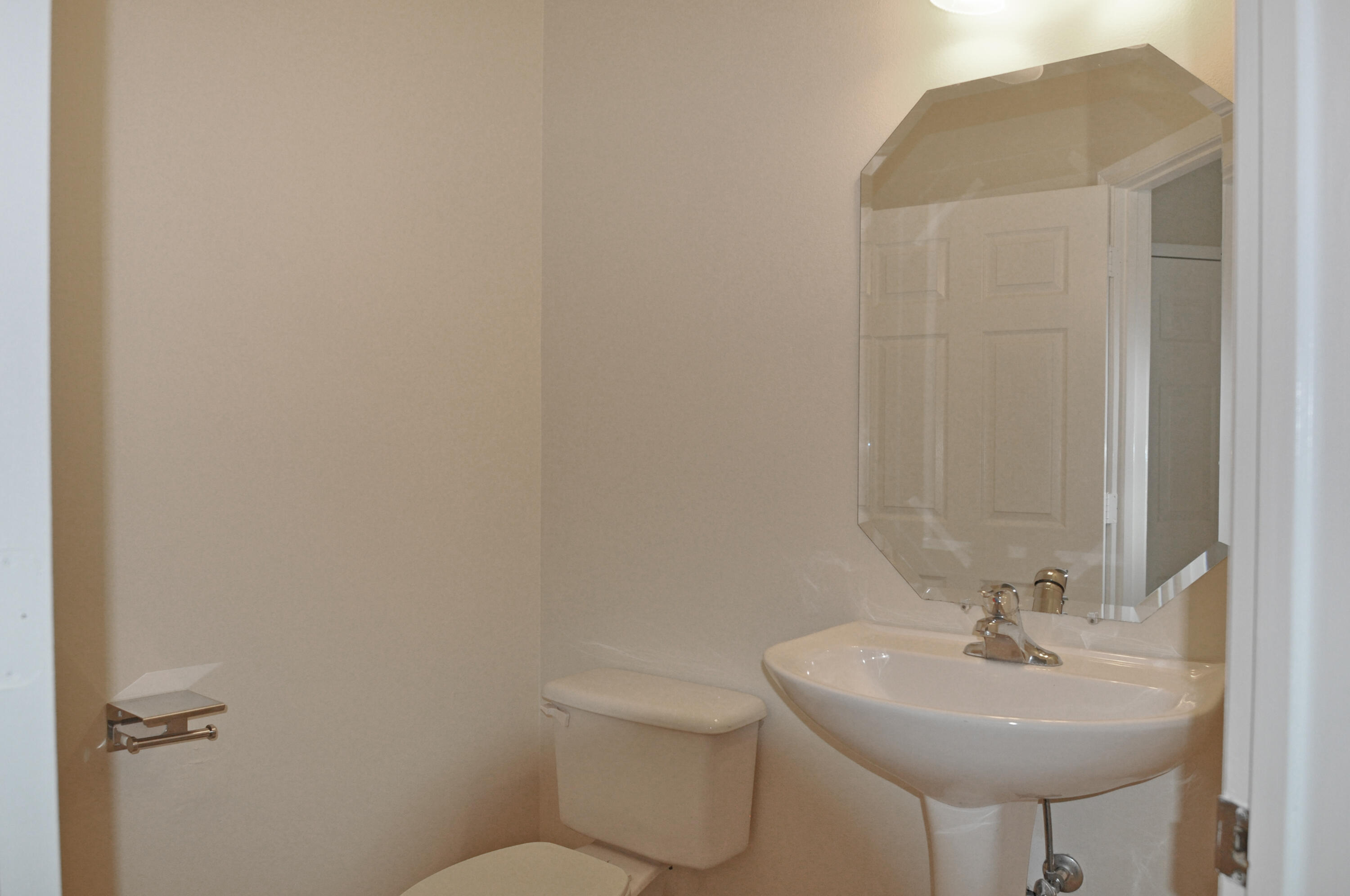 3225 Laurel Ridge Circle Riviera Beach, FL 33404 - Photo 22 of 24 DSC_0011-1