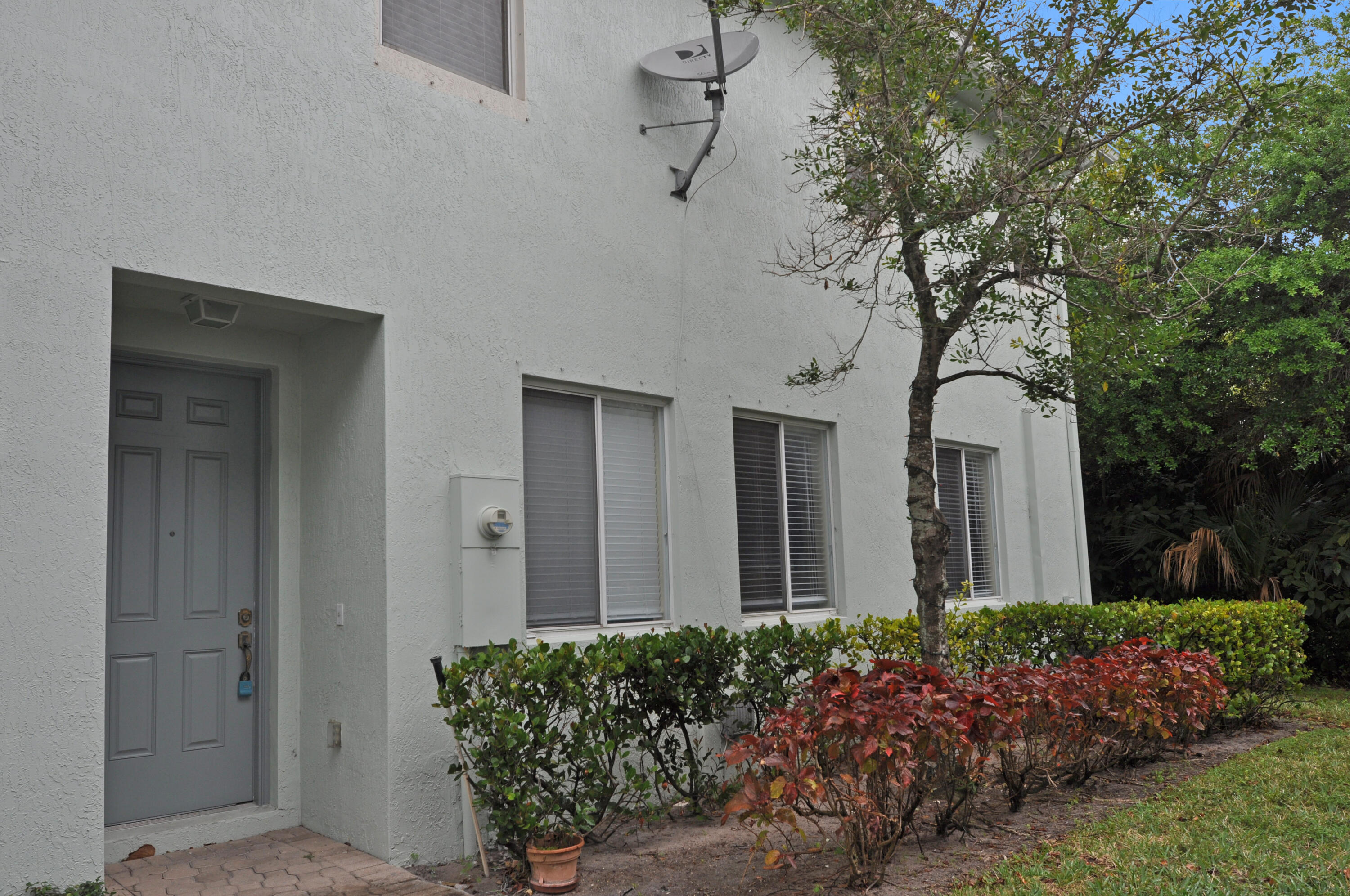 3225 Laurel Ridge Circle Riviera Beach, FL 33404 - Photo 3 of 24 DSC_0001-1