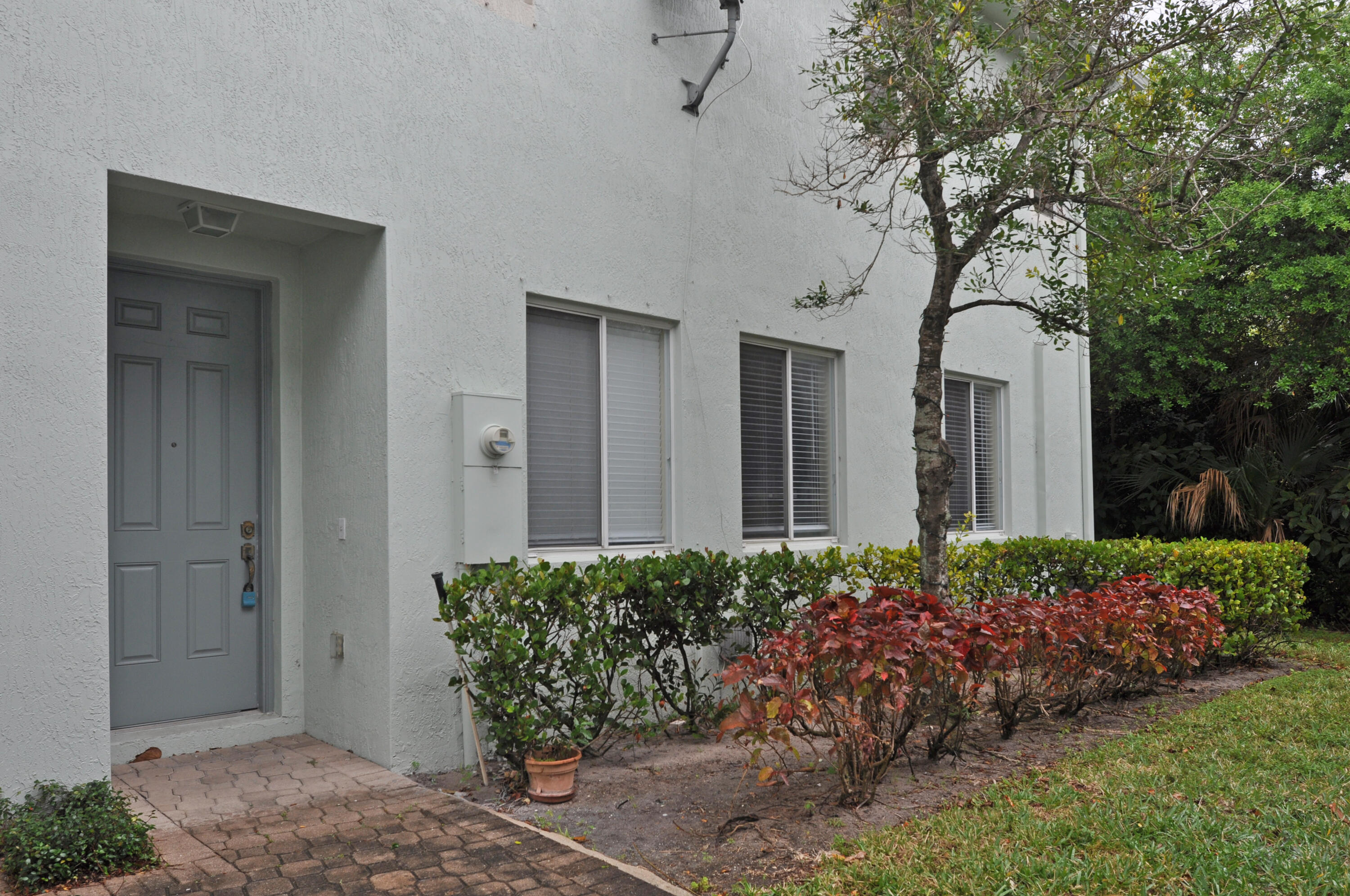 3225 Laurel Ridge Circle Riviera Beach, FL 33404 - Photo 4 of 24 DSC_0002-1