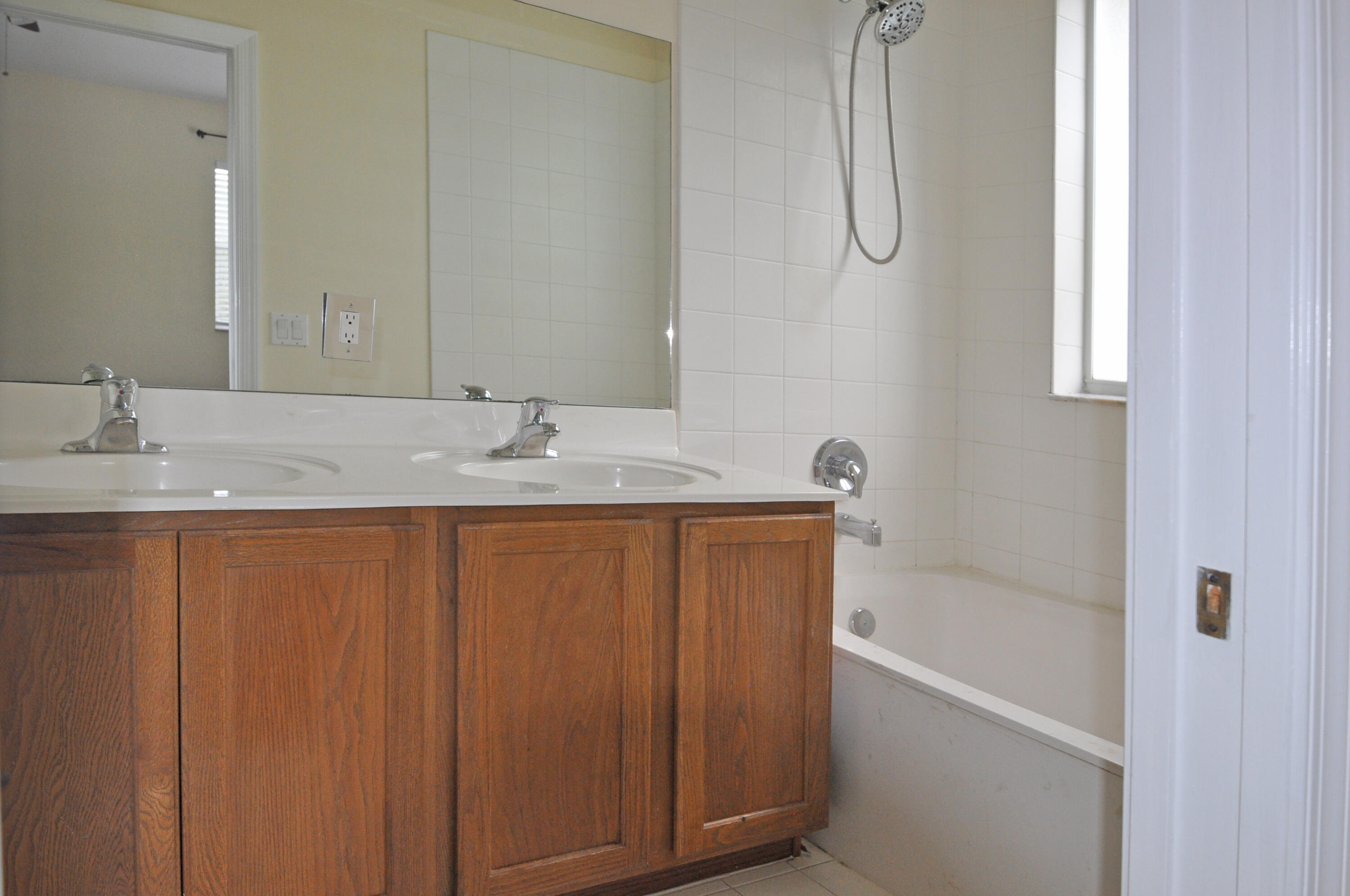 3225 Laurel Ridge Circle Riviera Beach, FL 33404 - Photo 6 of 24 DSC_0013-1