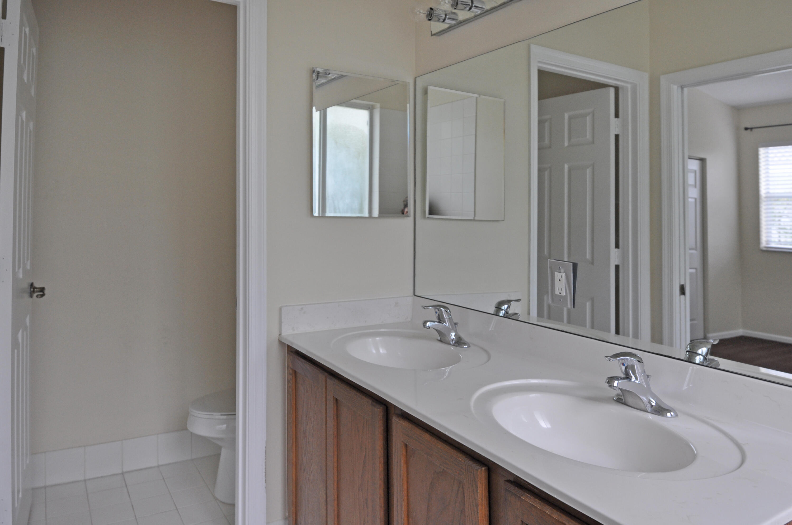 3225 Laurel Ridge Circle Riviera Beach, FL 33404 - Photo 7 of 24 DSC_0014-1