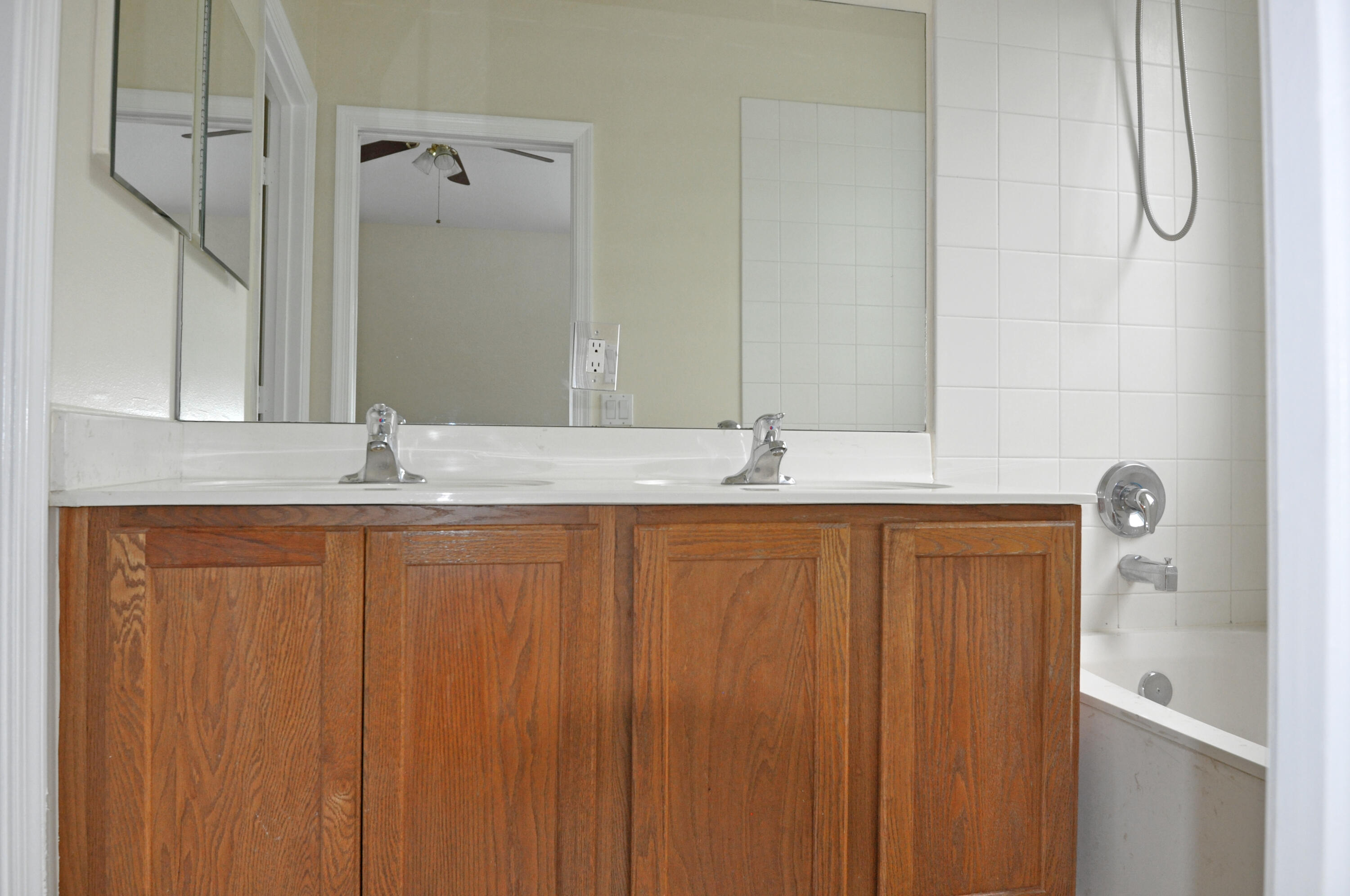 3225 Laurel Ridge Circle Riviera Beach, FL 33404 - Photo 8 of 24 DSC_0015-1