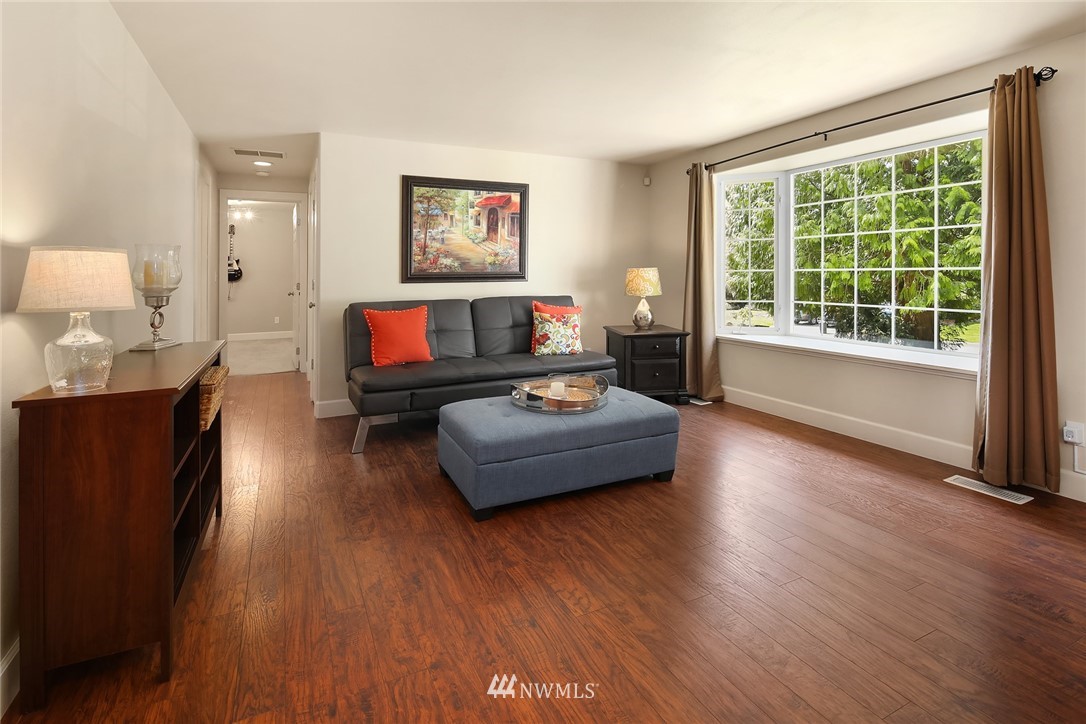 12638 177th Place Southeast Renton, WA 98059 - Photo 3 of 25 Gallery Image 3
