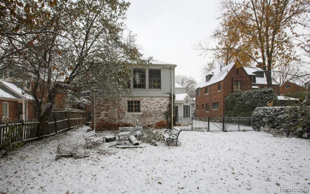 109 Moran Road Grosse Pointe, MI 48236 - Photo 28 of 30 29-photo-web-1680x1050-469972.jpg