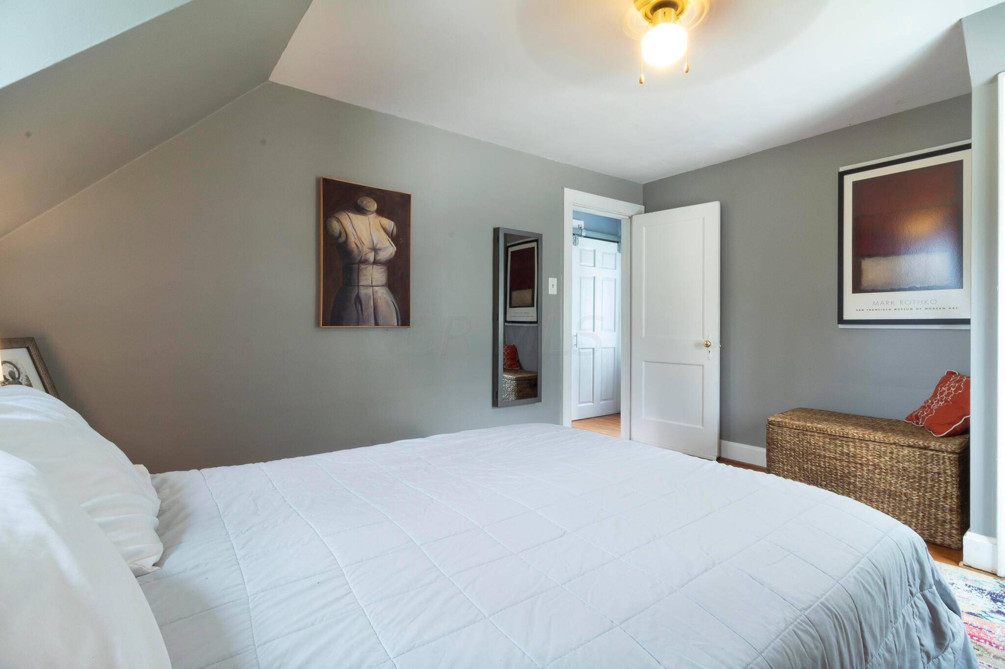678 Garden Road Columbus, OH 43214 - Photo 27 of 35 bed door