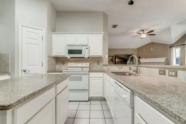 $2,295 | 3821 Staghorn Circle North, Fort Worth, TX 76137