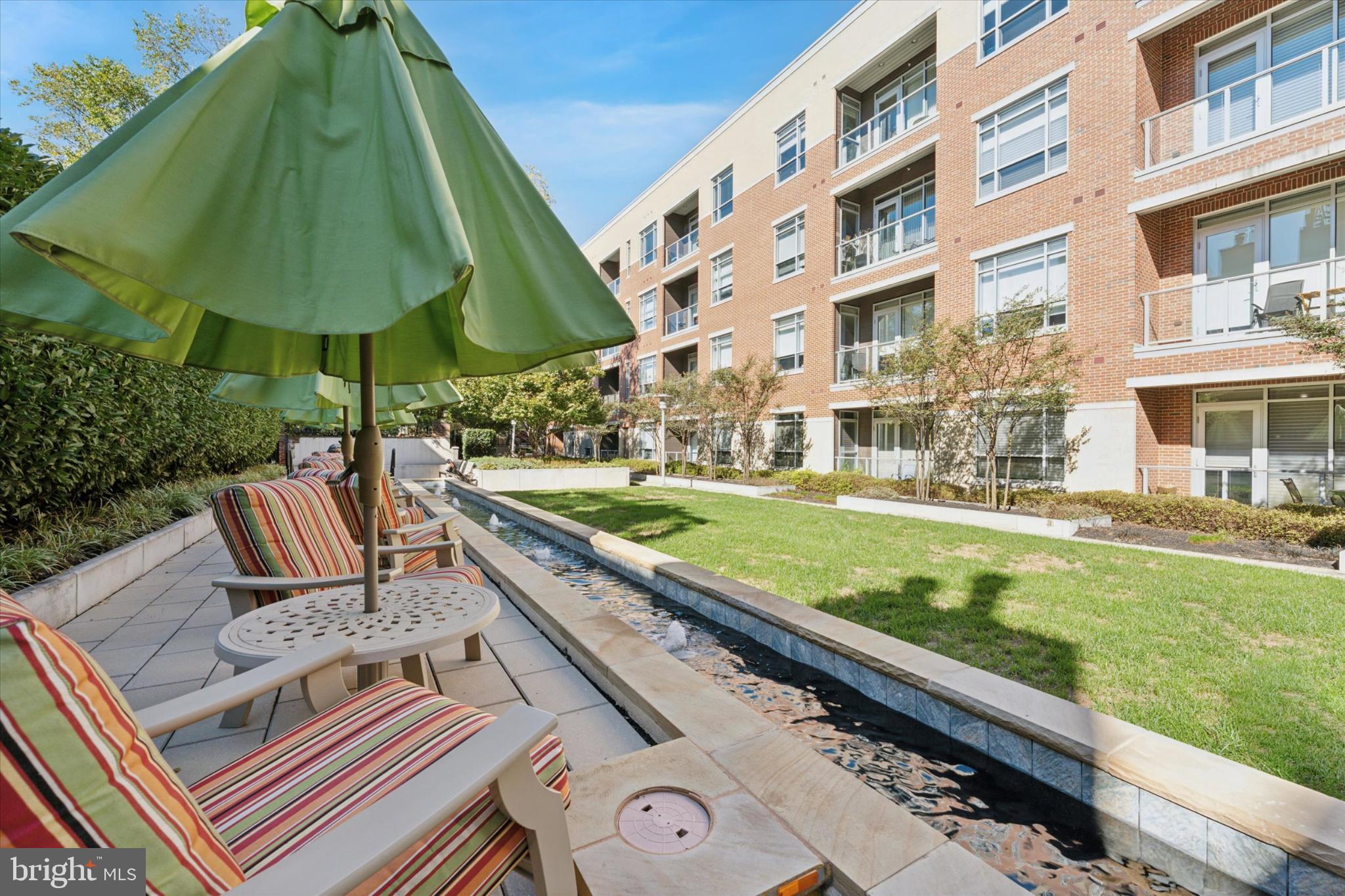 410 South Front Street, Unit 313 Philadelphia, PA 19147 - Photo 18 of 24 a view of an outdoor seating area