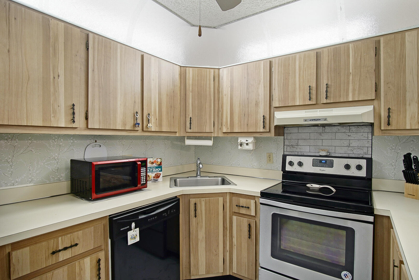 5930 Whispering Pine Way, Unit C2 Greenacres, FL 33463 - Photo 8 of 20 a kitchen with appliances cabinets and a stove top oven