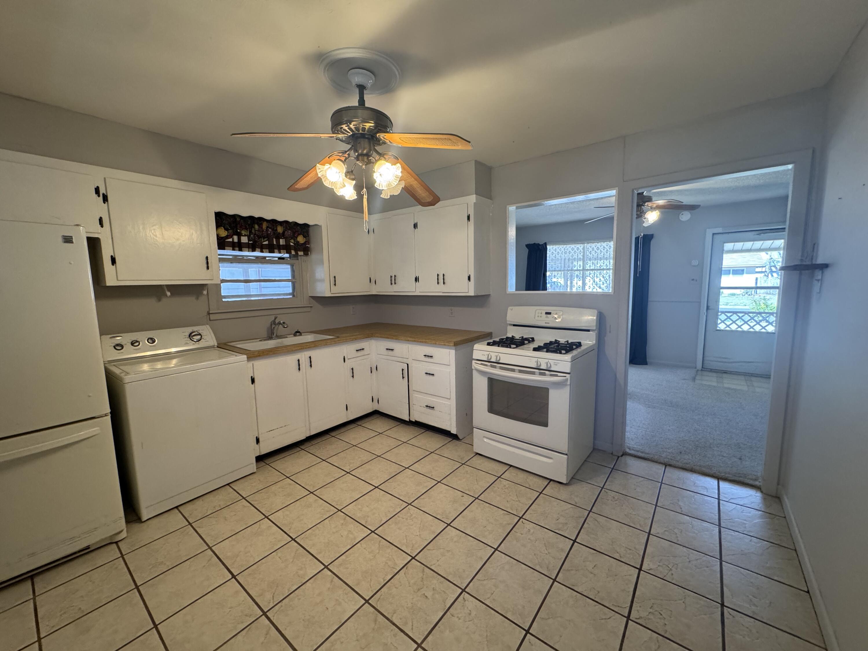 5009 35th Street Lubbock, TX 79414 - Photo 7 of 24 IMG_1181