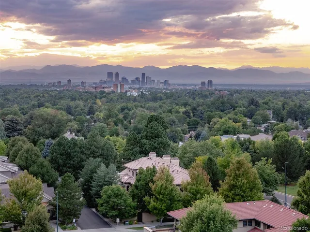 a view of entryway livingroom and hall