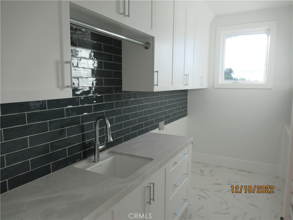 1300 11th Street Manhattan Beach, CA 90266 - Photo 18 of 19 a bathroom with a sink and a mirror